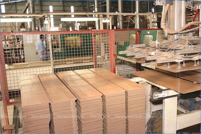 Sàn gỗ Công nghiệp được sản xuất từ 100% bột gỗ
