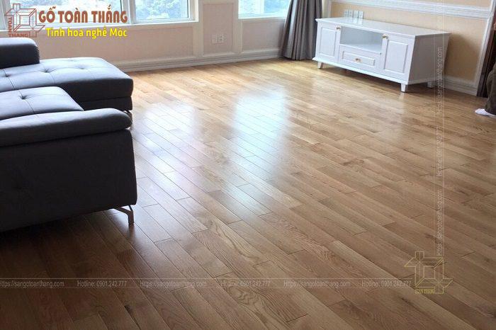 Công trình Sàn gỗ Sồi tại Thủ Đức cho A Chương 4 Một lớp sơn UV bên trên sẽ giúp sàn nhà thêm phần bền đẹp