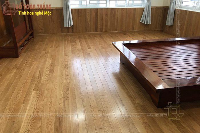 Phòng ngủ lát sàn gỗ sồi mỹ hợp cho mọi lứa tuổi