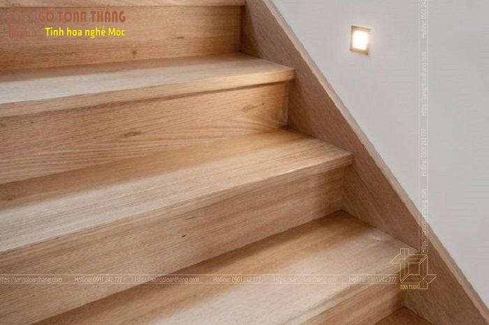 Cầu thang gỗ Sồi (Oak) 2 Cầu thang gỗ Sồi (Oak) - Ảnh 2