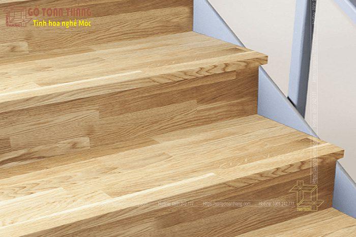 Sàn gỗ Sồi ứng dụng ốp cầu thang