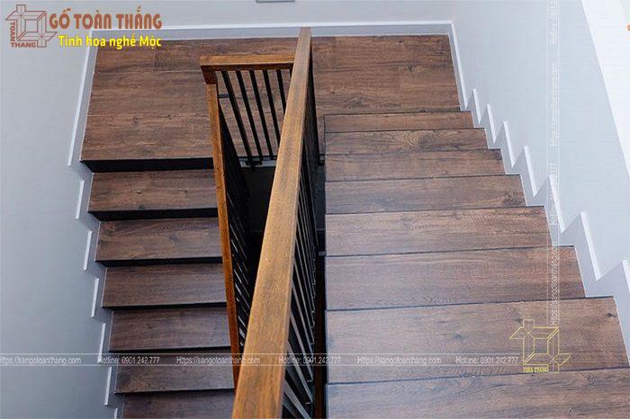 Cầu thang gỗ Óc Chó (Walnut) 1 Cầu thang gỗ Óc Chó (Walnut)