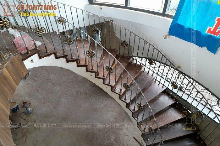 Cầu thang gỗ Óc Chó (Walnut) 3 Cầu thang gỗ Óc Chó (Walnut) - Ảnh 3