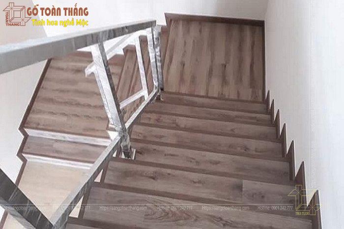 Sàn nhựa ốp cầu thang 6 Sàn nhựa ốp cầu thang - Ảnh 6