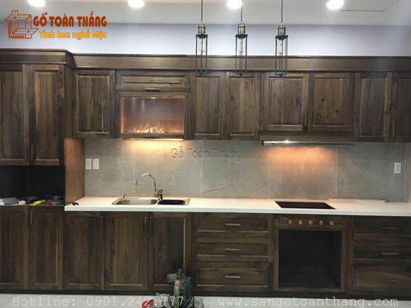Tủ bếp gỗ Tần Bì có thể sơn màu theo sở thích