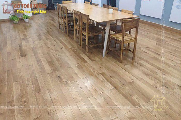 Sàn gỗ Sồi tại Nhà Bè - Công trình A Thuận 4 Hoàn thiện sẽ cho thấy sự khác biệt việc lát sàn gỗ với gạch men