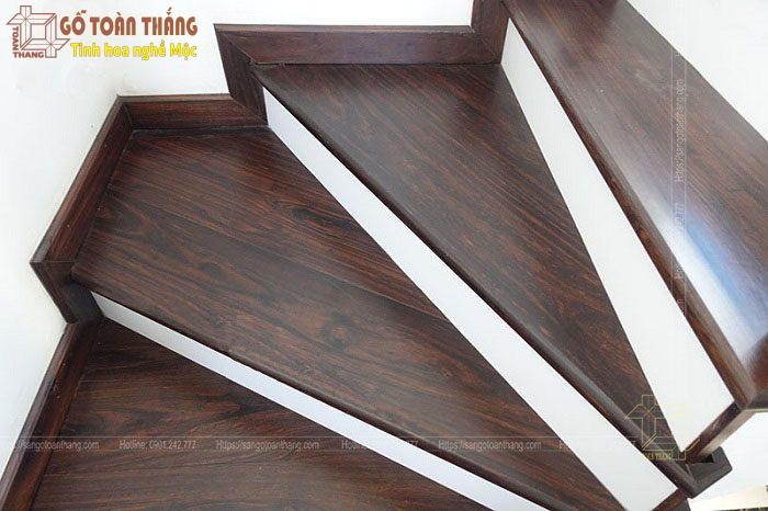 Cầu thang gỗ Chiu Liu 2 Cầu thang gỗ Chiu Liu - Ảnh 2