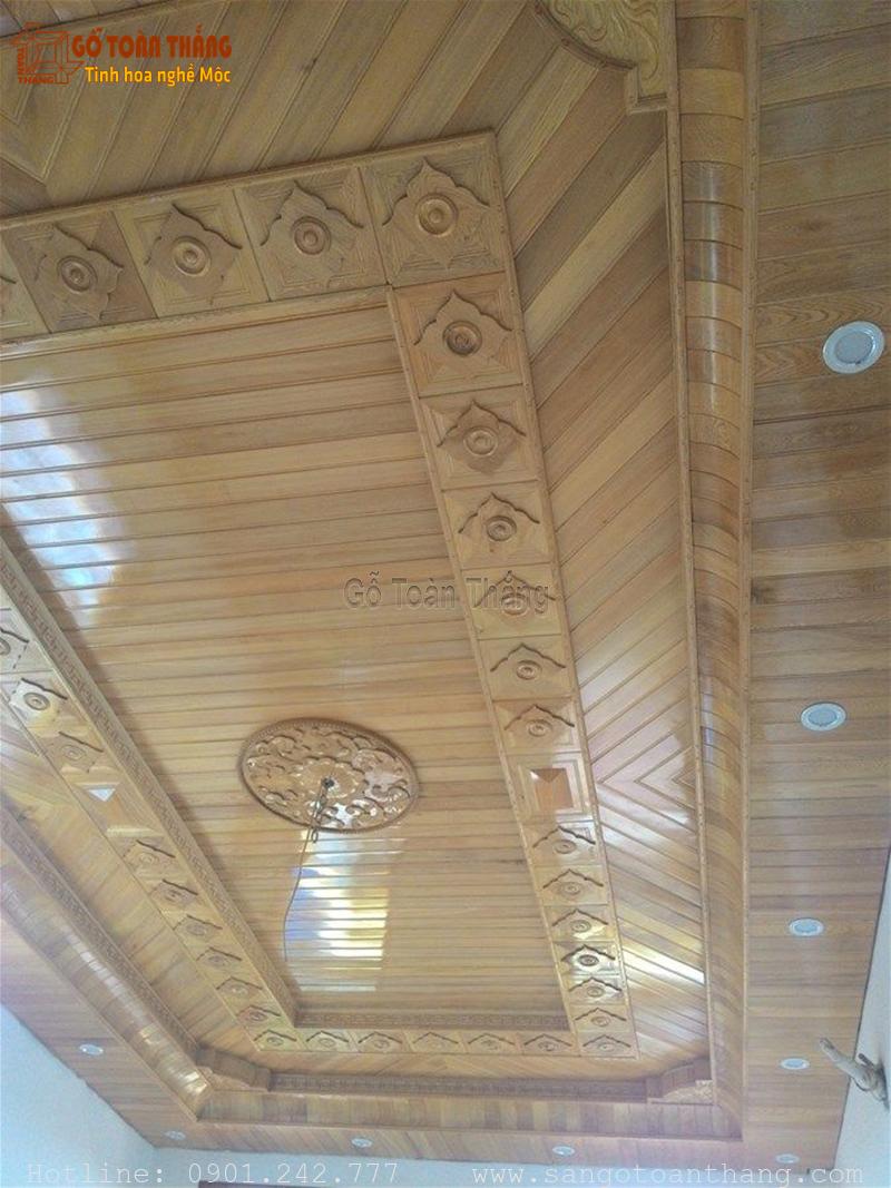 Trần gỗ Xoan có điểm mạnh là nhẹ nhàng