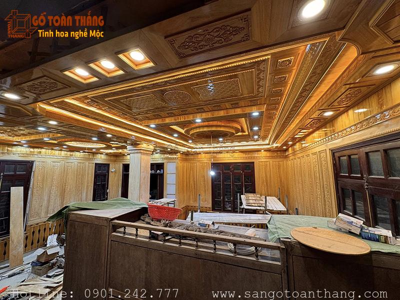 Trần gỗ Xoan tự nhiên được sử dụng phổ biến ở các căn hộ