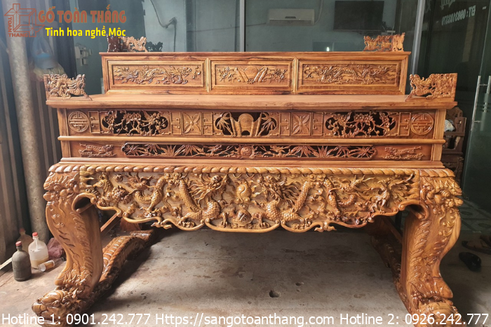 Chế tác án gian thờ từ gỗ Cẩm Lai