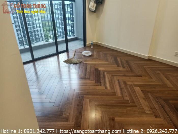 Sàn gỗ tự nhiên Óc chó tạo nên nét sang trong cho căn hộ