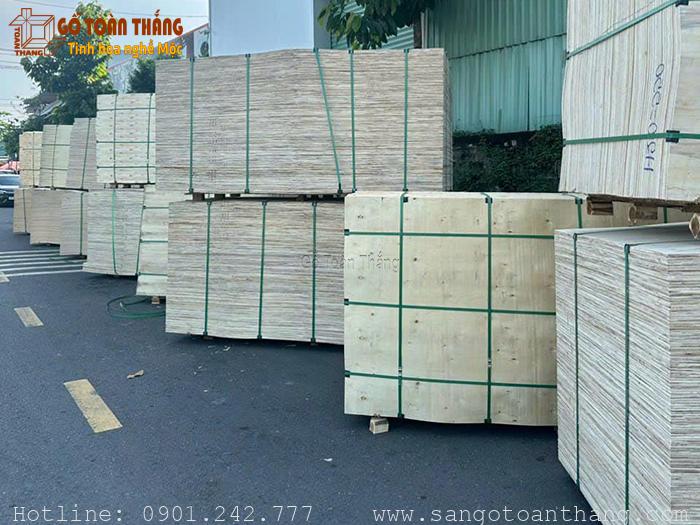 Giá gỗ công nghiệp HDF hơi nhỉnh hơn so với gỗ MDF