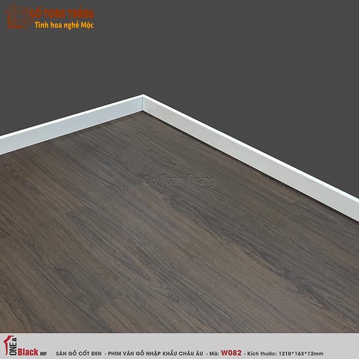 Sàn gỗ One Black cốt đen 12mm W082 1 Sàn gỗ One Black cốt đen 12mm W082