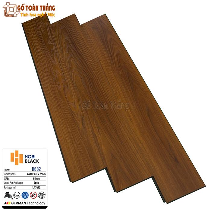 Sàn gỗ Hobi Black cốt đen 12mm HB-682 1 Sàn gỗ Hobi Black cốt đen 12mm HB-682