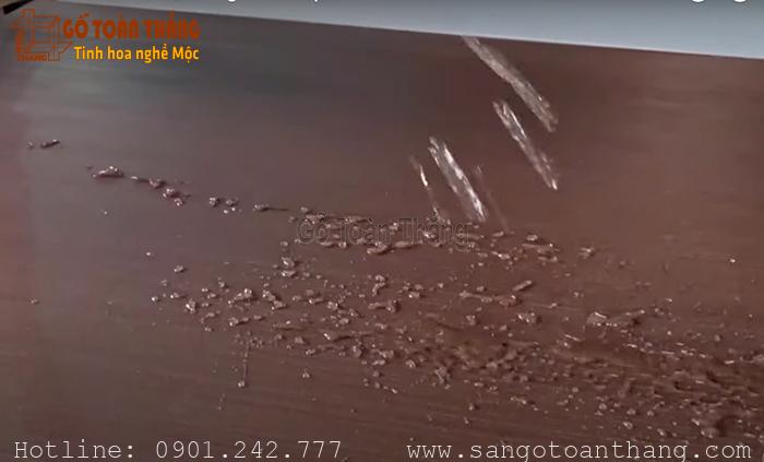 Tấm ốp than tre có chịu được nước không? 8 Tấm ốp than tre có khả năng chịu được nước tốt