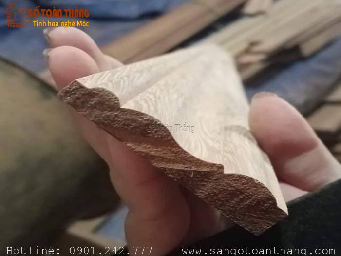 Phào chỉ gỗ tự nhiên: 28+ Mẫu đẹp và báo giá năm 2025 17 Phào chỉ cửa sổ gỗ tự nhiên