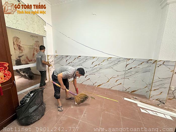 Vệ sinh và bàn giao công trình tấm nhựa vân đá dát vàng Galawood PVC 237 Vệ sinh và bàn giao công trình tấm nhựa vân đá dát vàng Galawood PVC 237