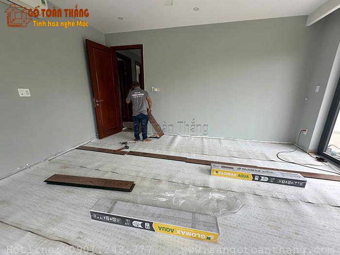 Trải xốp chống ồn trước khi lát Sàn gỗ Glomax Trải xốp chống ồn trước khi lát Sàn gỗ Glomax