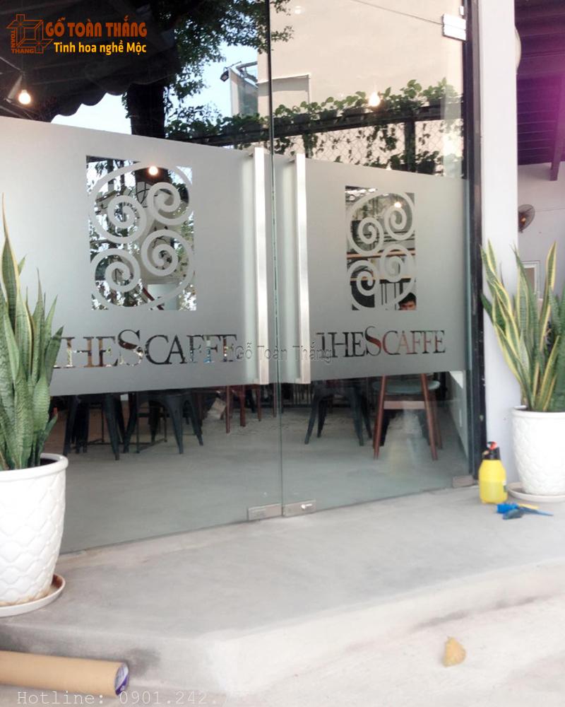 Chọn Decal dán kính phù hợp cho từng không gian