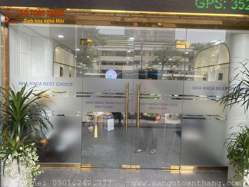 Decal dán kính cửa ra vào 1 Decal dán kính cửa ra vào