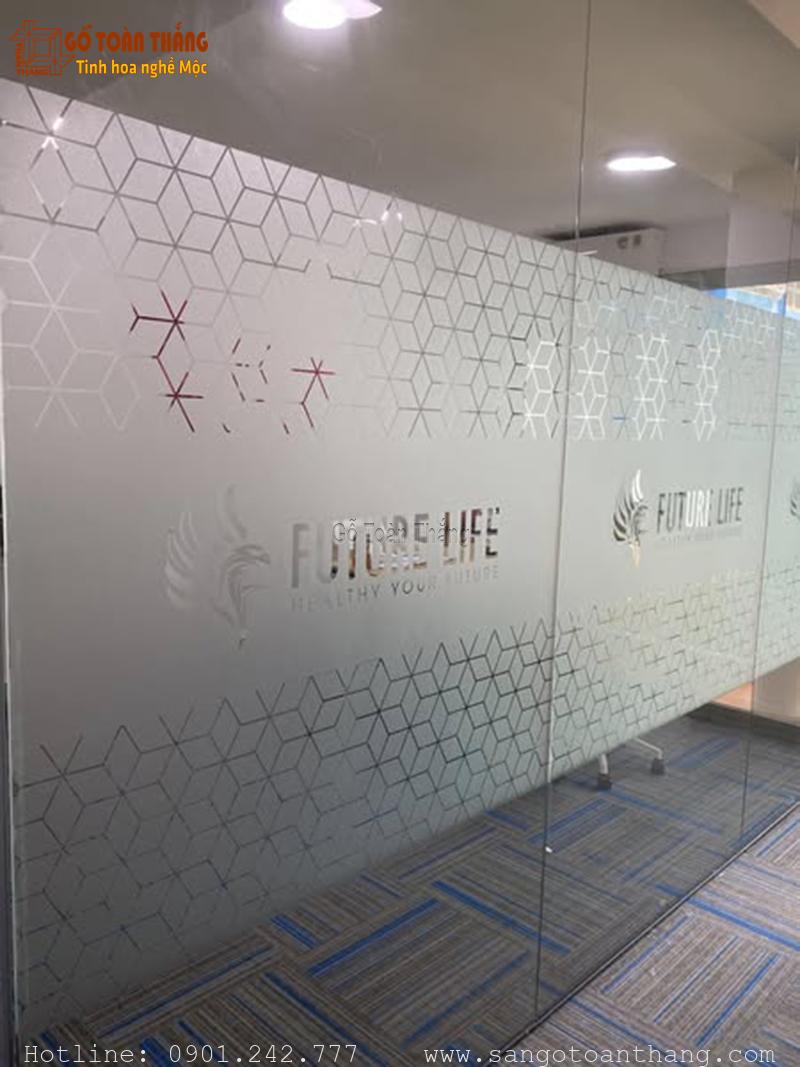 Decal dán lên kính cũng giúp tăng tuổi thọ của kính