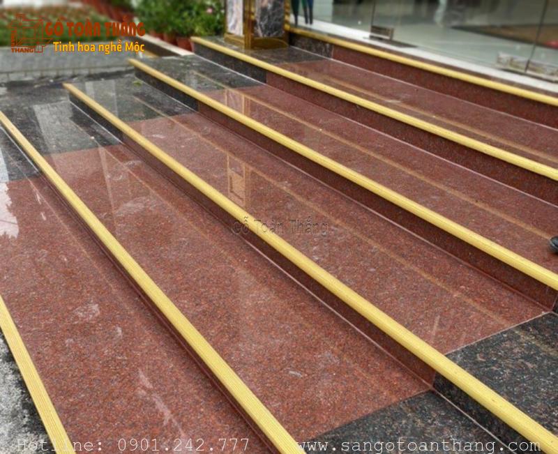 Nẹp đồng chữ F ứng dụng nhiều trong chống trượt mặt bậc thang