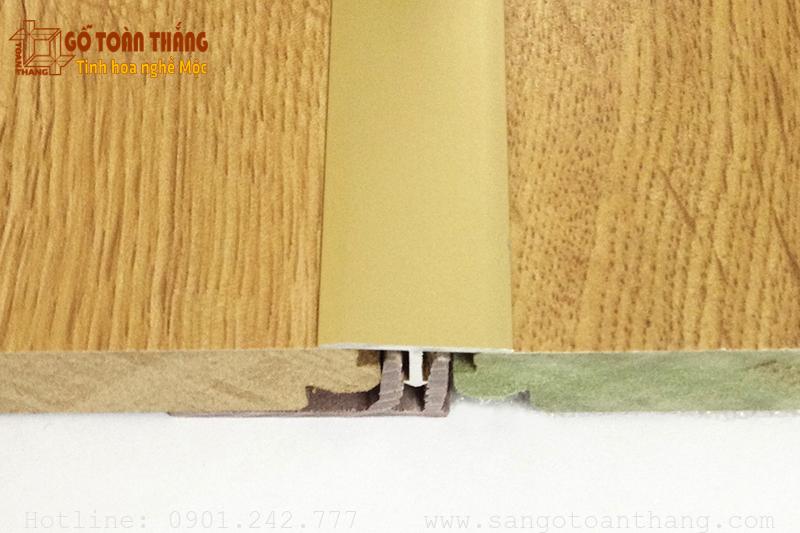 Vai trò của Nẹp nối sàn gỗ là làm liền mạch 2 mặt sàn với nhau