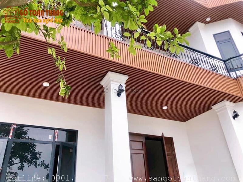 Mẫu trần ban công gỗ nhựa đẹp 21