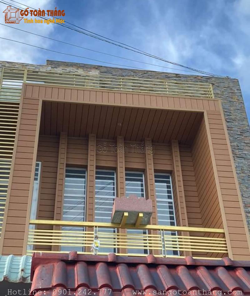 Mẫu trần ban công gỗ nhựa đẹp 06