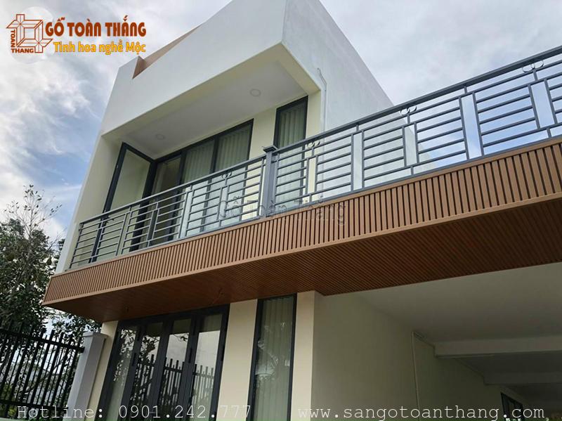 Mẫu trần ban công gỗ nhựa đẹp 05