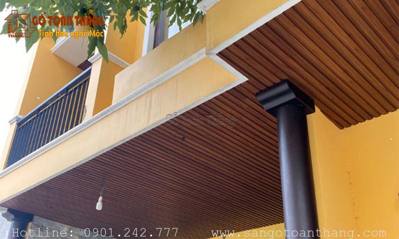Mẫu trần ban công gỗ nhựa đẹp 02