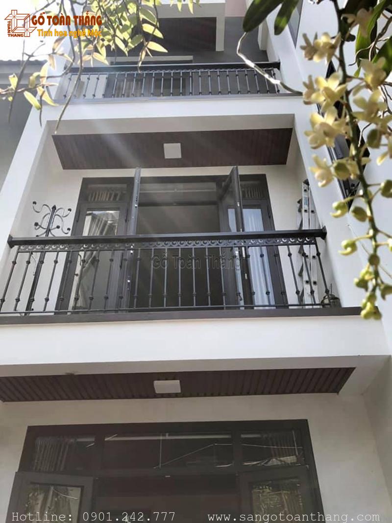 Mẫu trần ban công gỗ nhựa đẹp 17