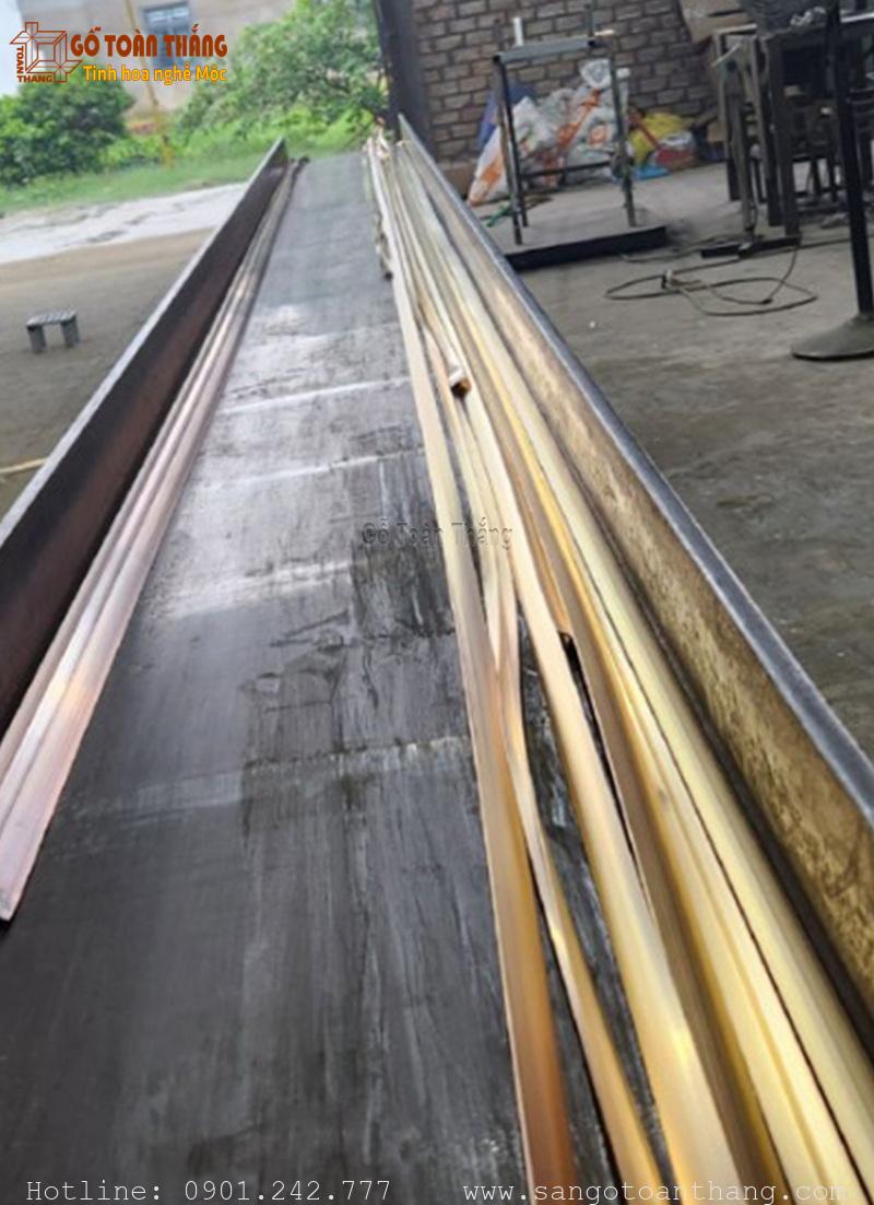 Sau khi làm nguội các thanh đồng đã có hình dạng theo mong muốn