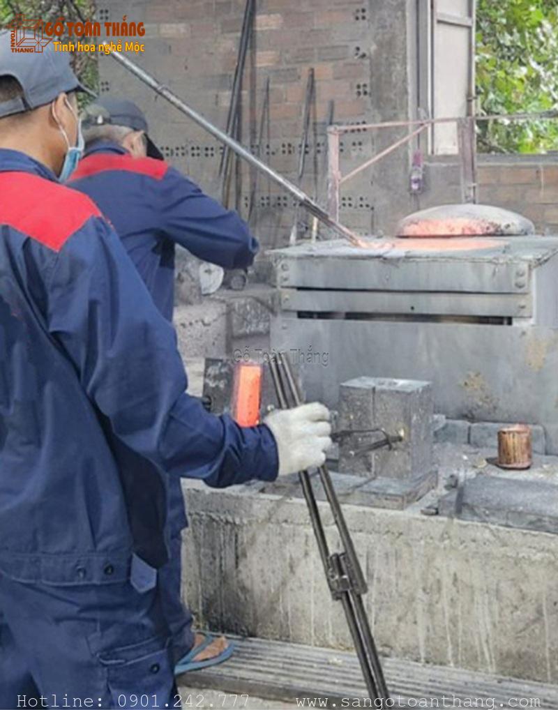 Nguyên liệu chính để sản xuất nẹp đồng là đồng thau