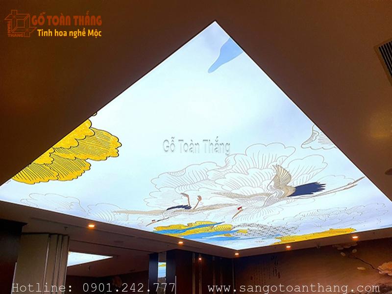 Trần xuyên sáng in họa tiết hoa văn Trần xuyên sáng in họa tiết hoa văn