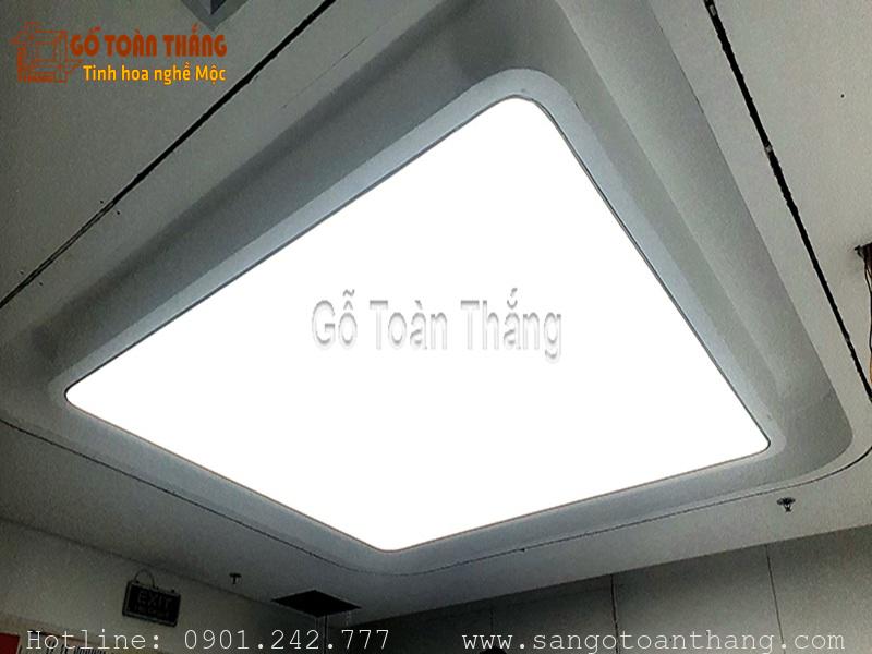 Trần xuyên sáng trắng trơn màng căng Trần xuyên sáng trắng trơn màng căng