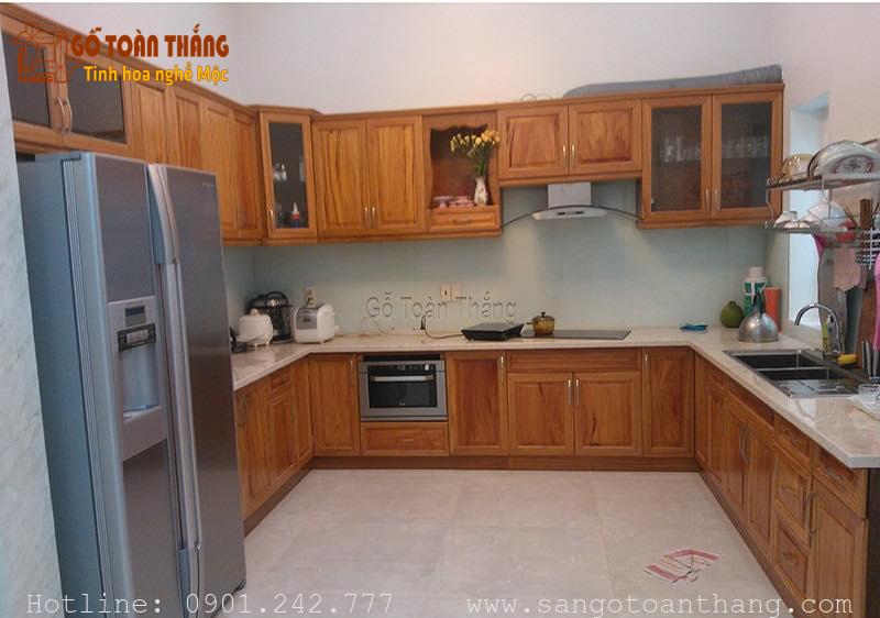 Tủ bếp gỗ Căm xe kiểu dáng chữ U