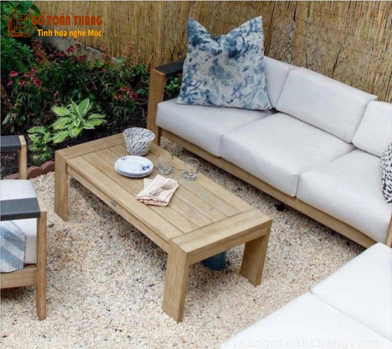 Nên vệ sinh và bảo hành định kỳ cho Bàn ghế gỗ Thông ngoài trời 