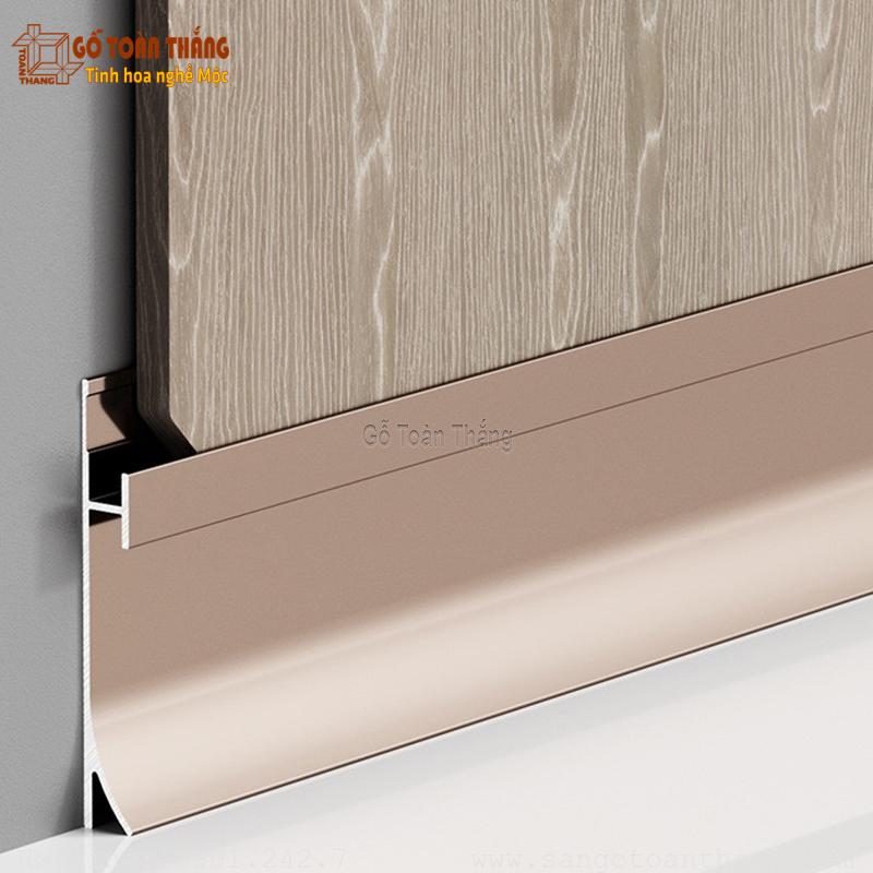 Len chân tường âm Tạo đường nét liền mạch chpo không gian