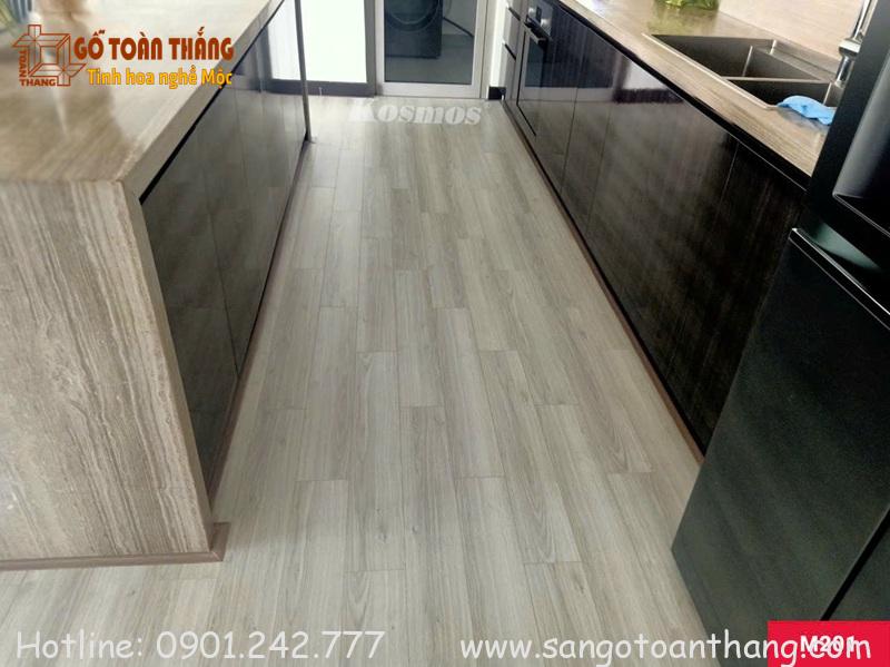 Sàn gỗ Kosmos M201 sử dụng nhiều ở các căn hộ rất phổ biến