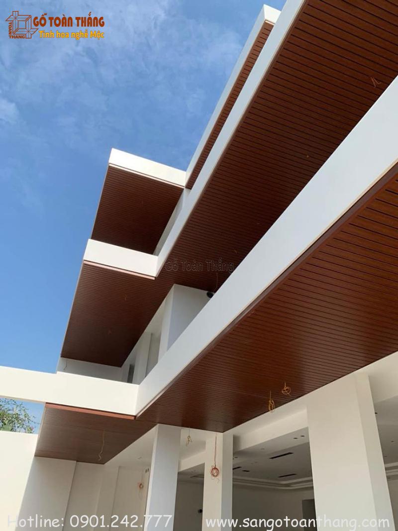 Mẫu trần nhôm giả vân gỗ đẹp 05