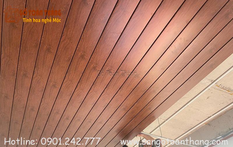 Mẫu trần nhôm giả vân gỗ đẹp 01