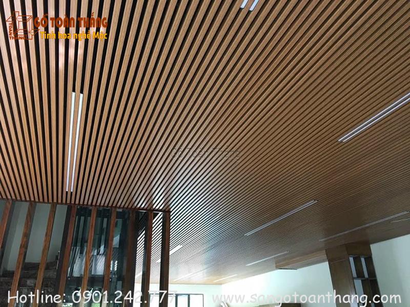 Mẫu trần nhôm giả vân gỗ đẹp 08