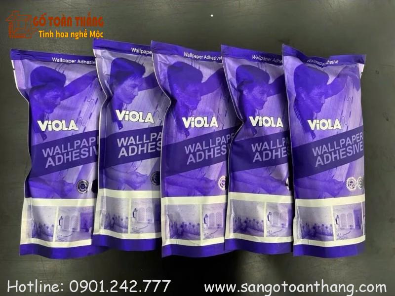 Keo giấy dán tường là vật tư không thể thiếu để thi công