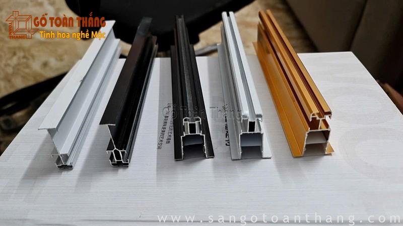 Gắn các thanh phụ kiện vào từng điểm cụ thể Gắn các thanh phụ kiện vào từng điểm cụ thể