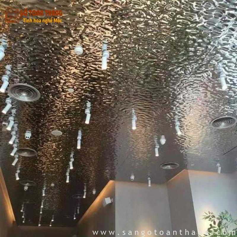Tấm inox sóng nước 3D: Ưu điểm, Phân loại, Báo giá năm 2026 21 Công trình thi công trần bằng tấm Inox sóng nước