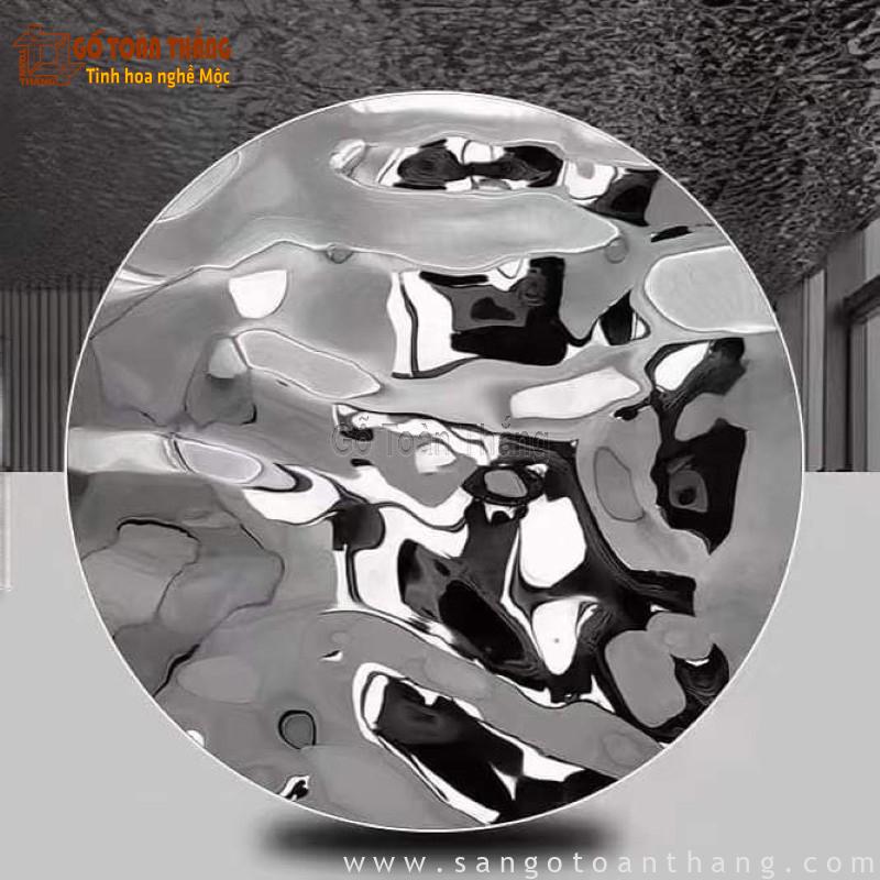 Tấm inox sóng nước 3D: Ưu điểm, Phân loại, Báo giá năm 2026 2 Tấm inox sóng nước là tấm hình inox tạo hình gợn sóng